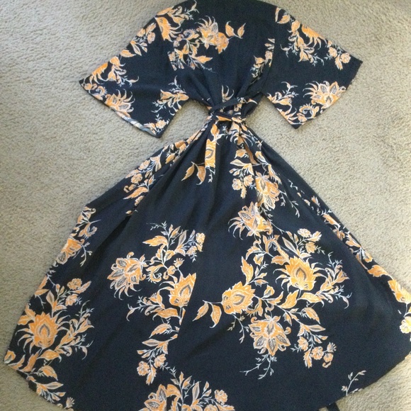 Zara Flutter Sleeve Wrap Dress - Picture 9 of 9